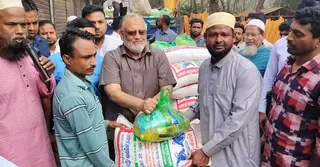 যশোর-২ আসনে ‘নির্বাচনি সহিংসতায়’ ক্ষতিগ্রস্ত পরিবারগুলোর পাশে দাঁড়ালেন এমপি